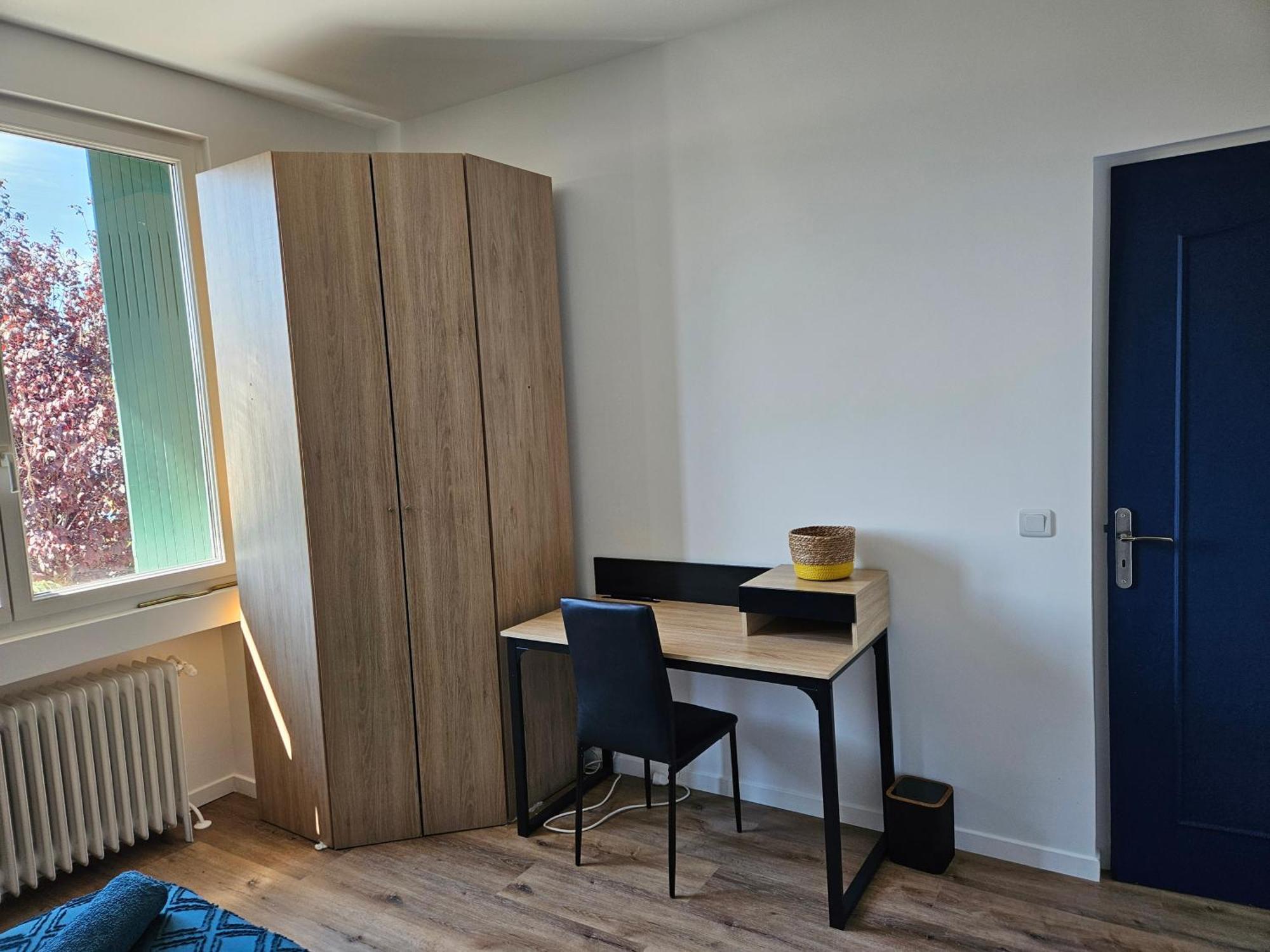 Maison Spacieuse Privatisee Ou A La Chambre - Places De Parking Saint-Michel  Экстерьер фото