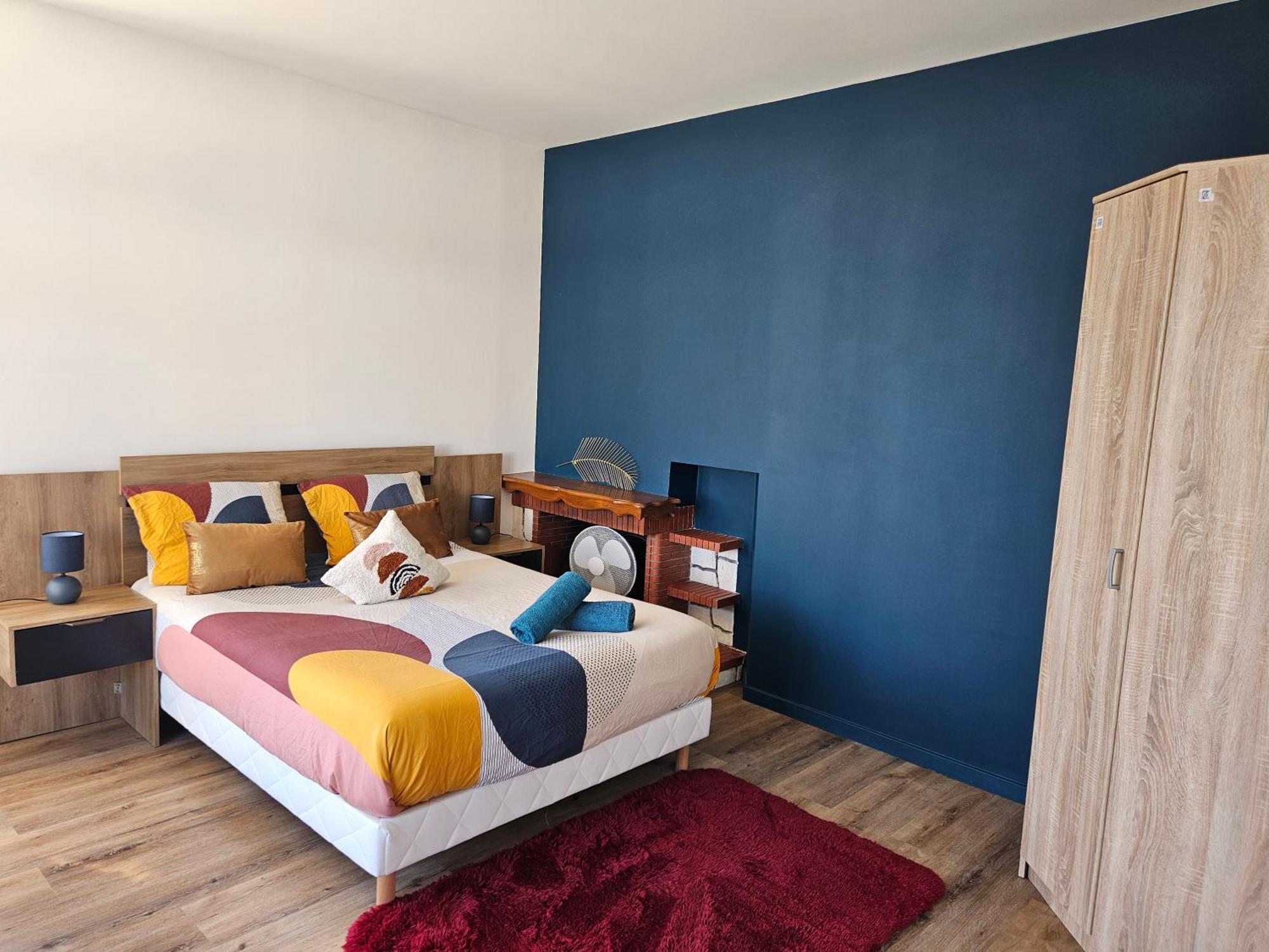 Maison Spacieuse Privatisee Ou A La Chambre - Places De Parking Saint-Michel  Экстерьер фото